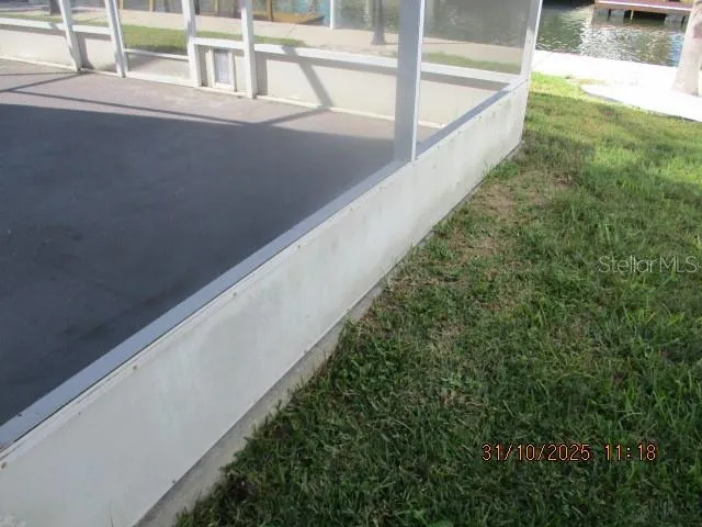 Screen room