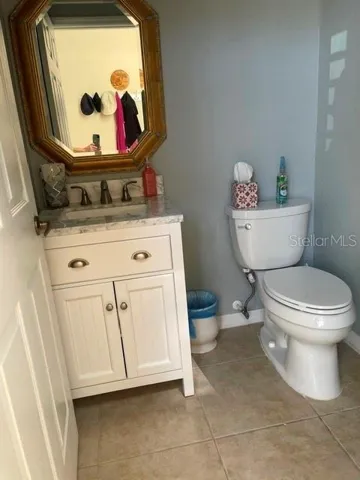 Downstairs 1/2 Bath