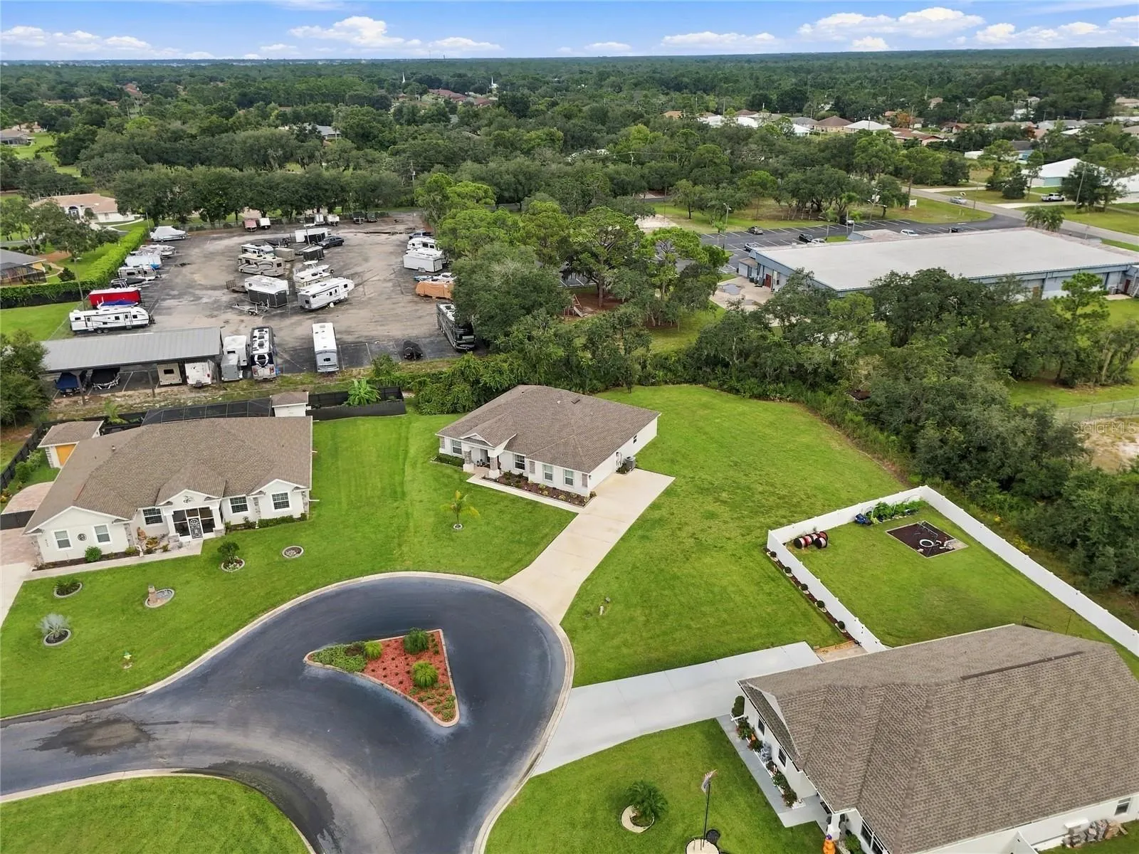 Look at that nice long driveway