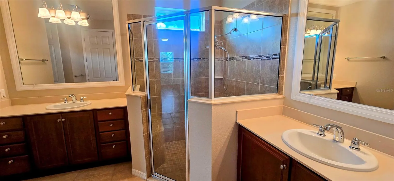 DUAL SINKS + WALK-IN SHOWER