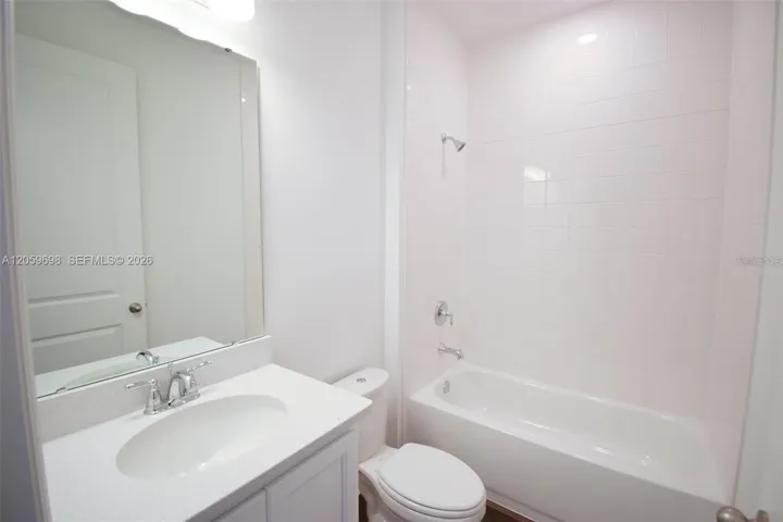 Full Bathroom with Tub/Shower