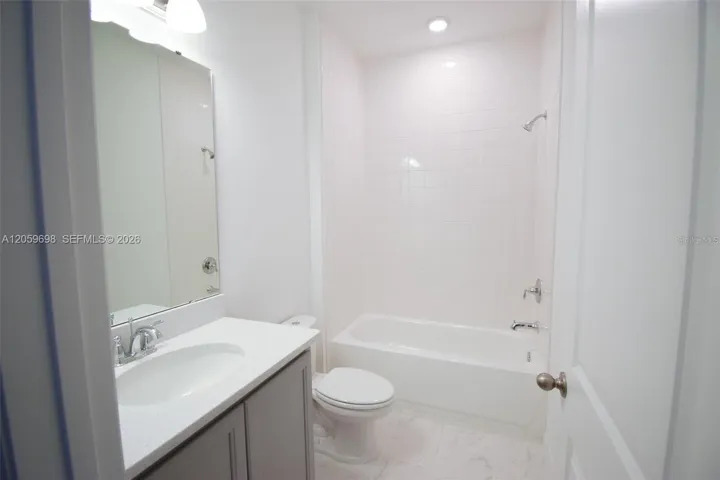 Full Bathroom with Tub/Shower