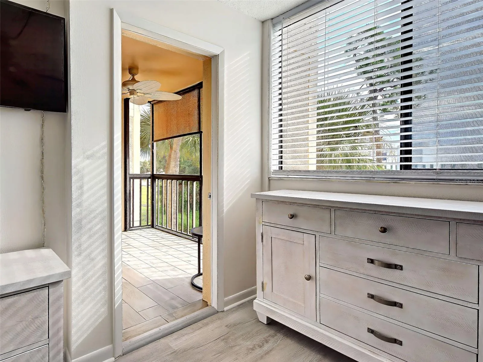 PRIMARY BEDROOM ACCESS TO LANAI