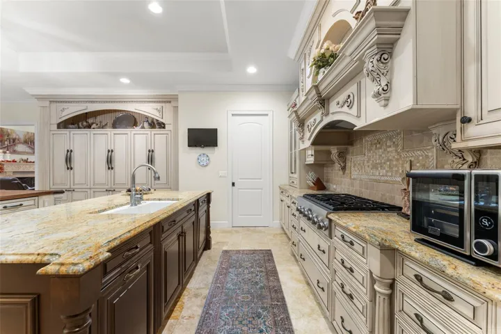 Those aren't cabinets on the far wall, that is the Fridge and freezers