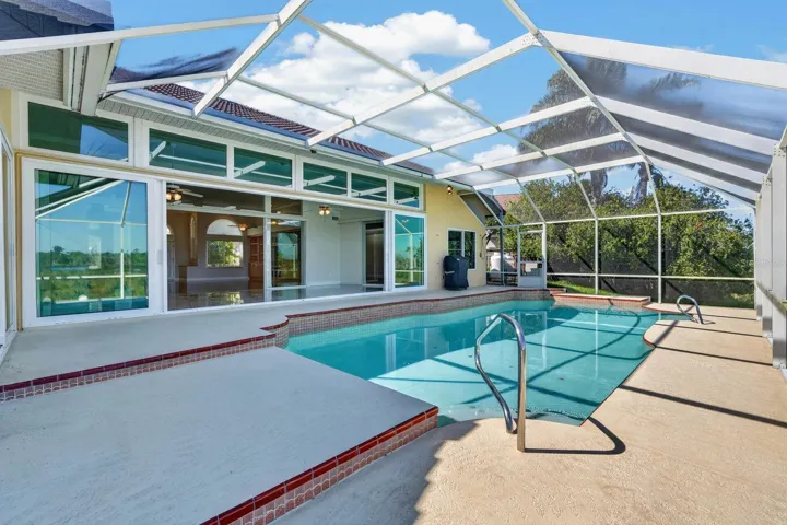 Expansive Screened Pool Retreat