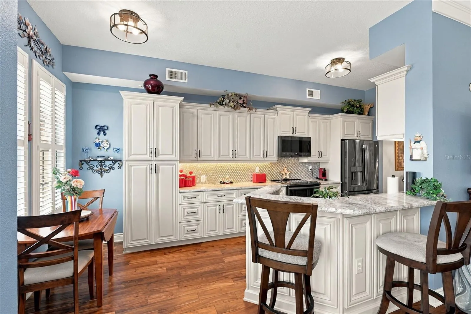 Eat-In Designer Kitchen