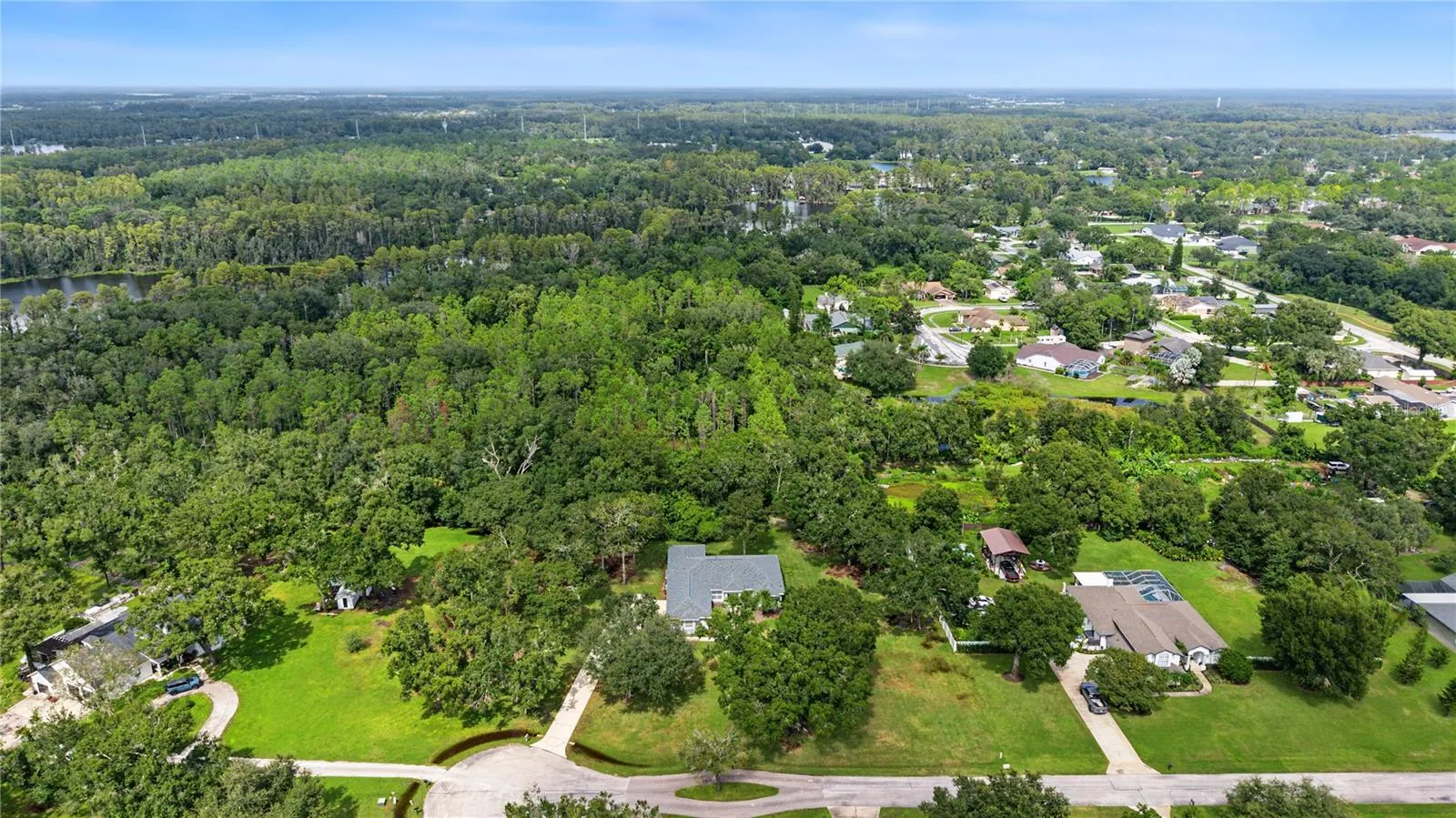 Drone overview of property in the cul de sac.