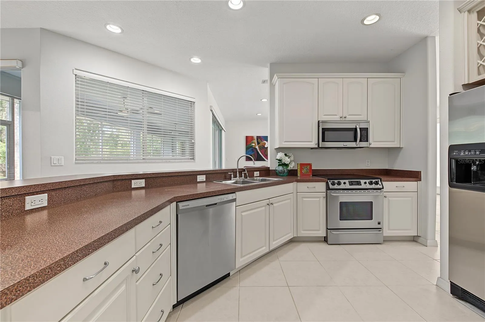 Open Kitchen to the Living Room and Family Room, stainless steel appliances.