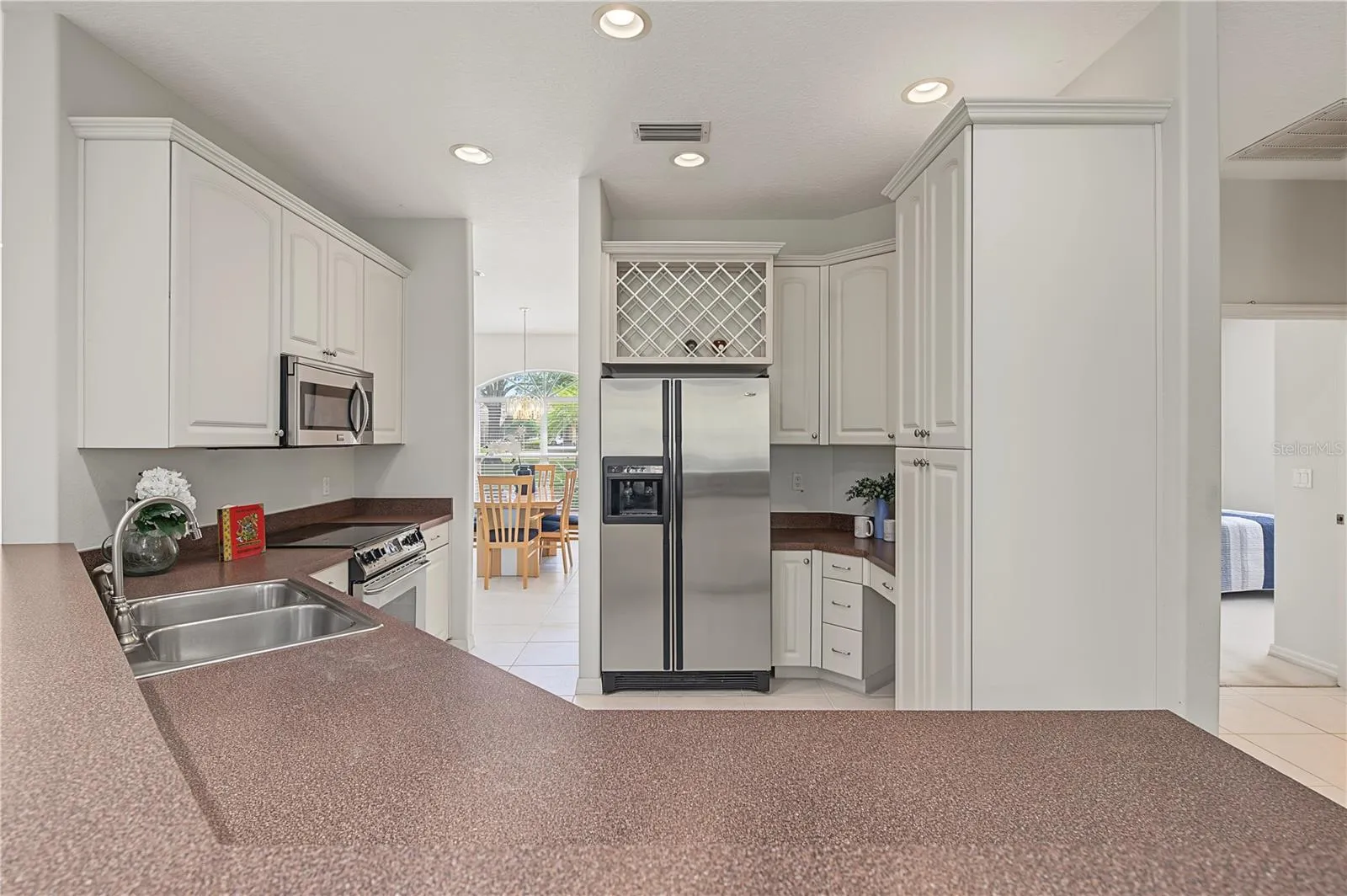 Open Kitchen to the Living Room and Family Room, stainless steel appliances.