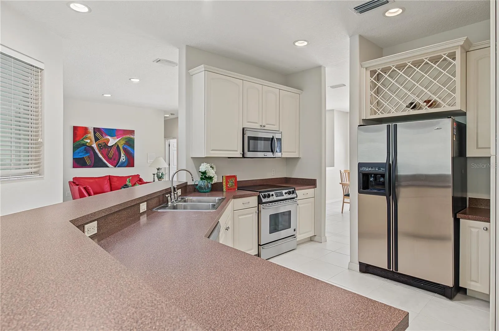 Open Kitchen to the Living Room and Family Room, stainless steelappliances.