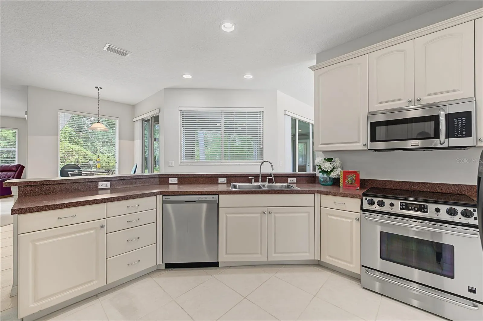 Open Kitchen to the Living Room and Family Room, stainless steel appliances.