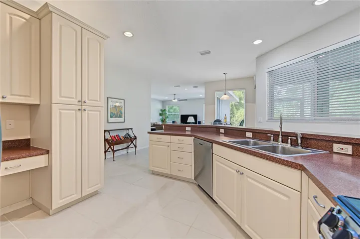 Open Kitchen to the Living Room and Family Room, stainless steel appliances.