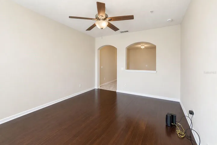 Den/Bonus Room