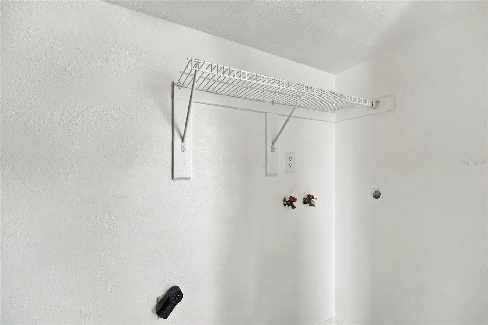 LAUNDRY CLOSET