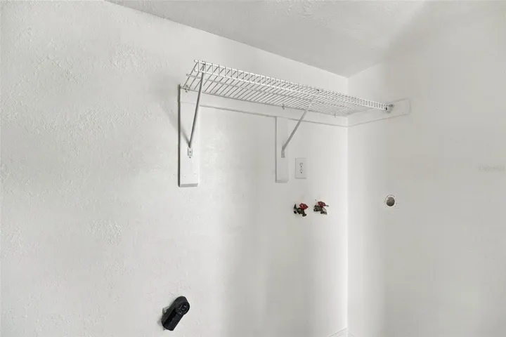 LAUNDRY CLOSET