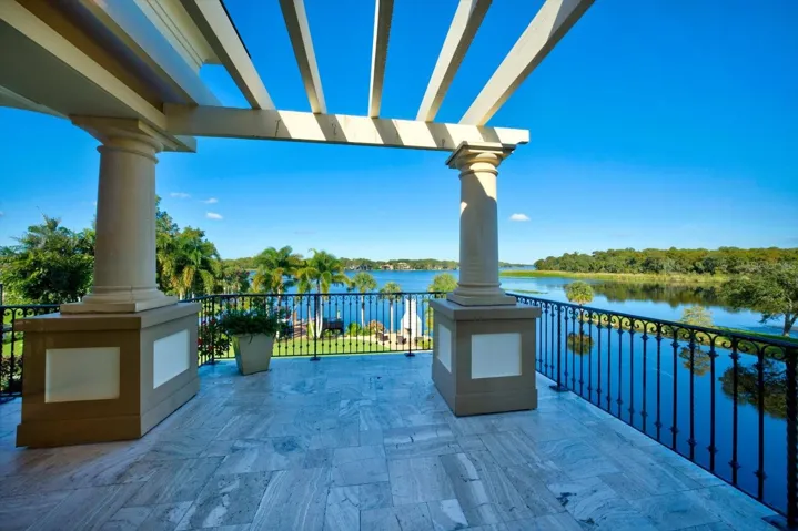 Endless Water Views!