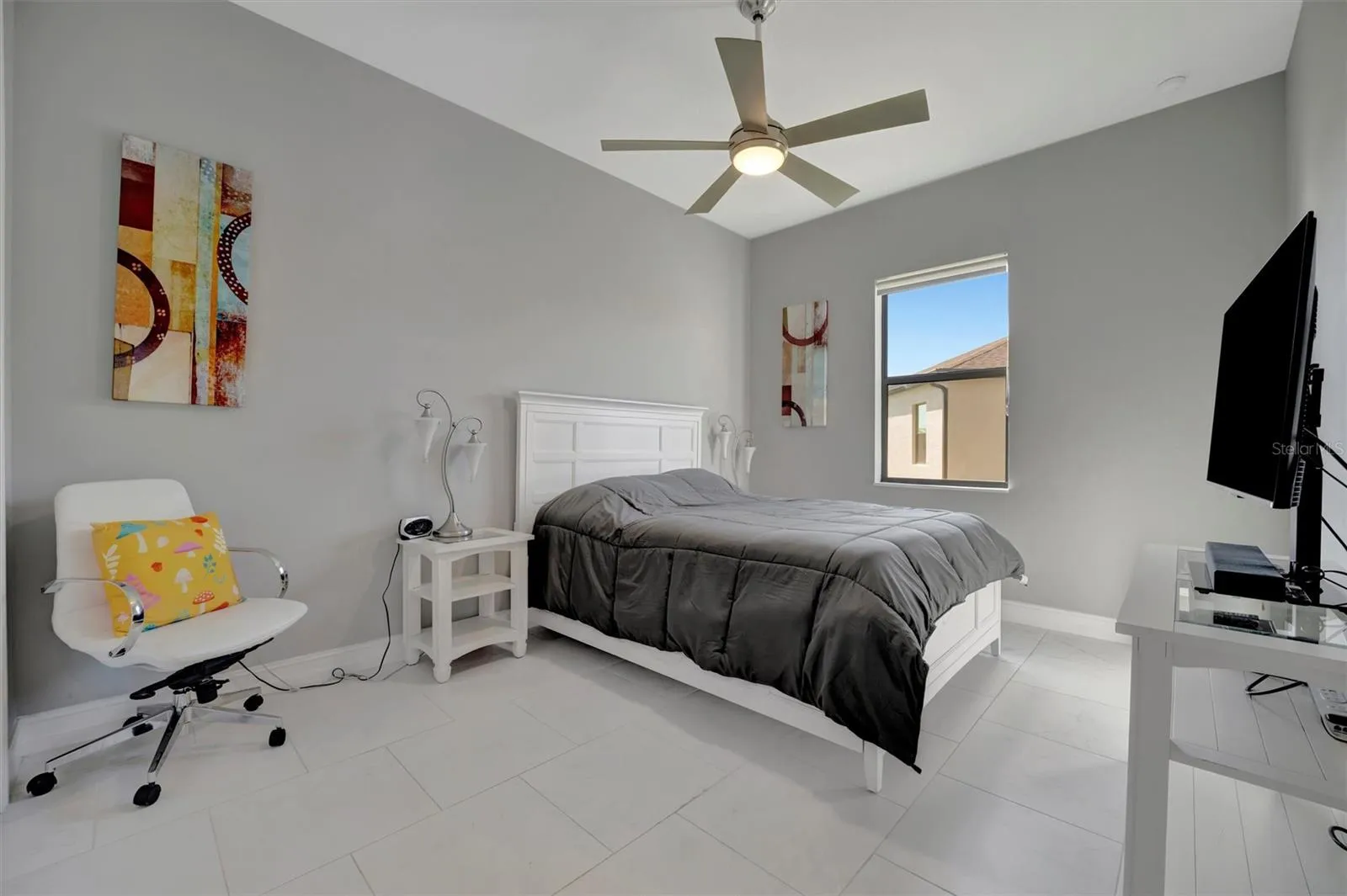 BEDROOM 2