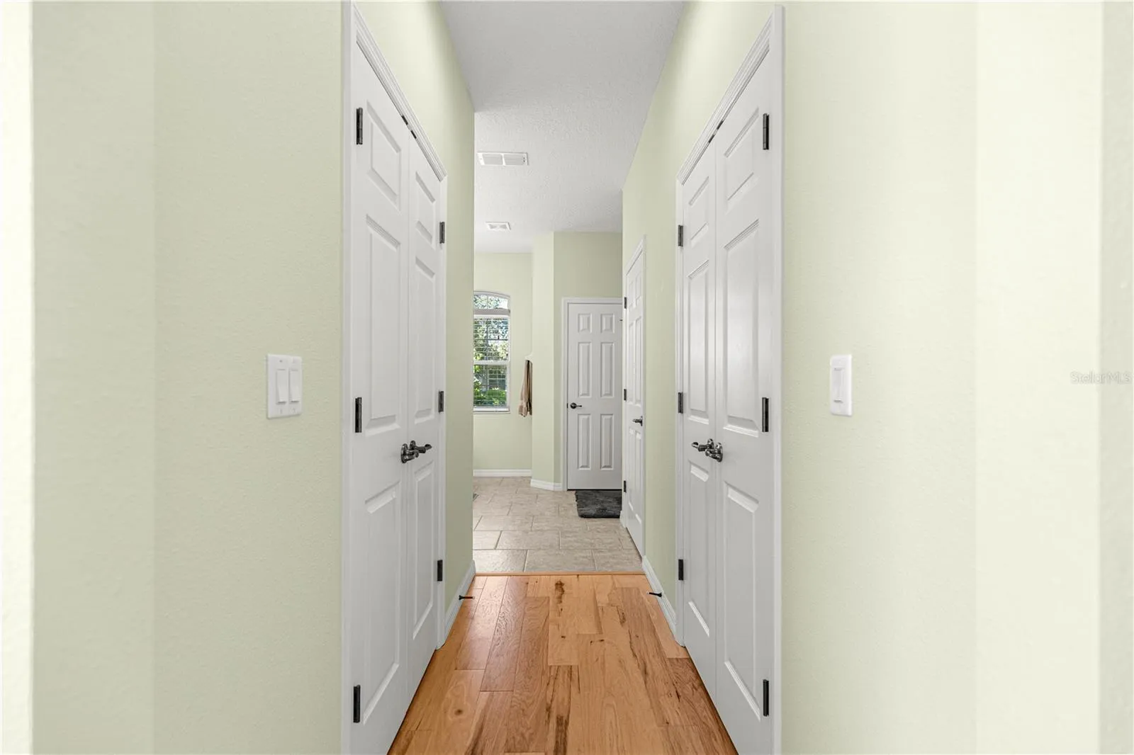 2 Walk-in Closets