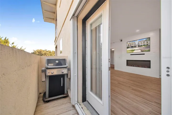 Side balcony