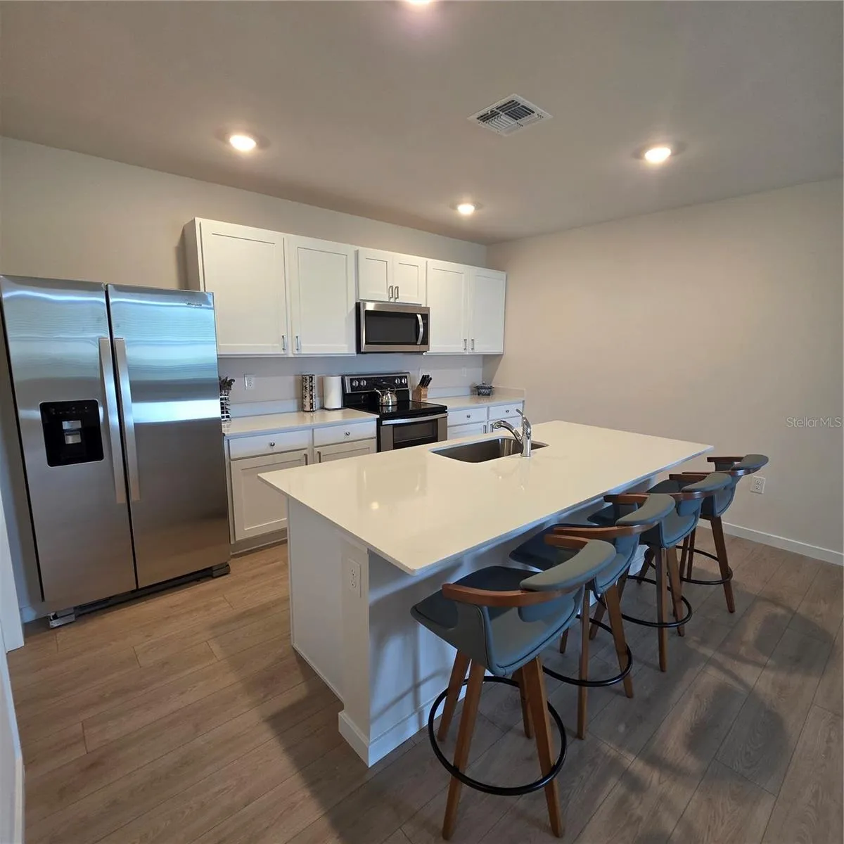 Eat-in Kitchen