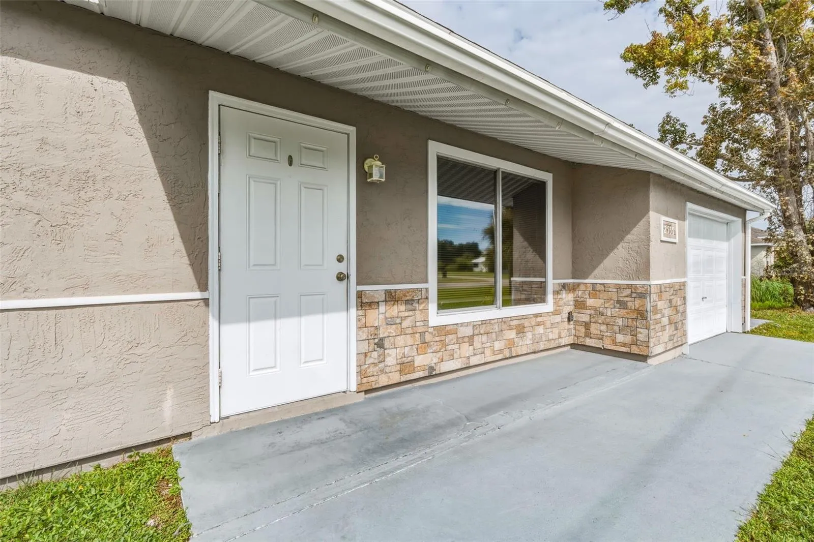 Entrance/Garage