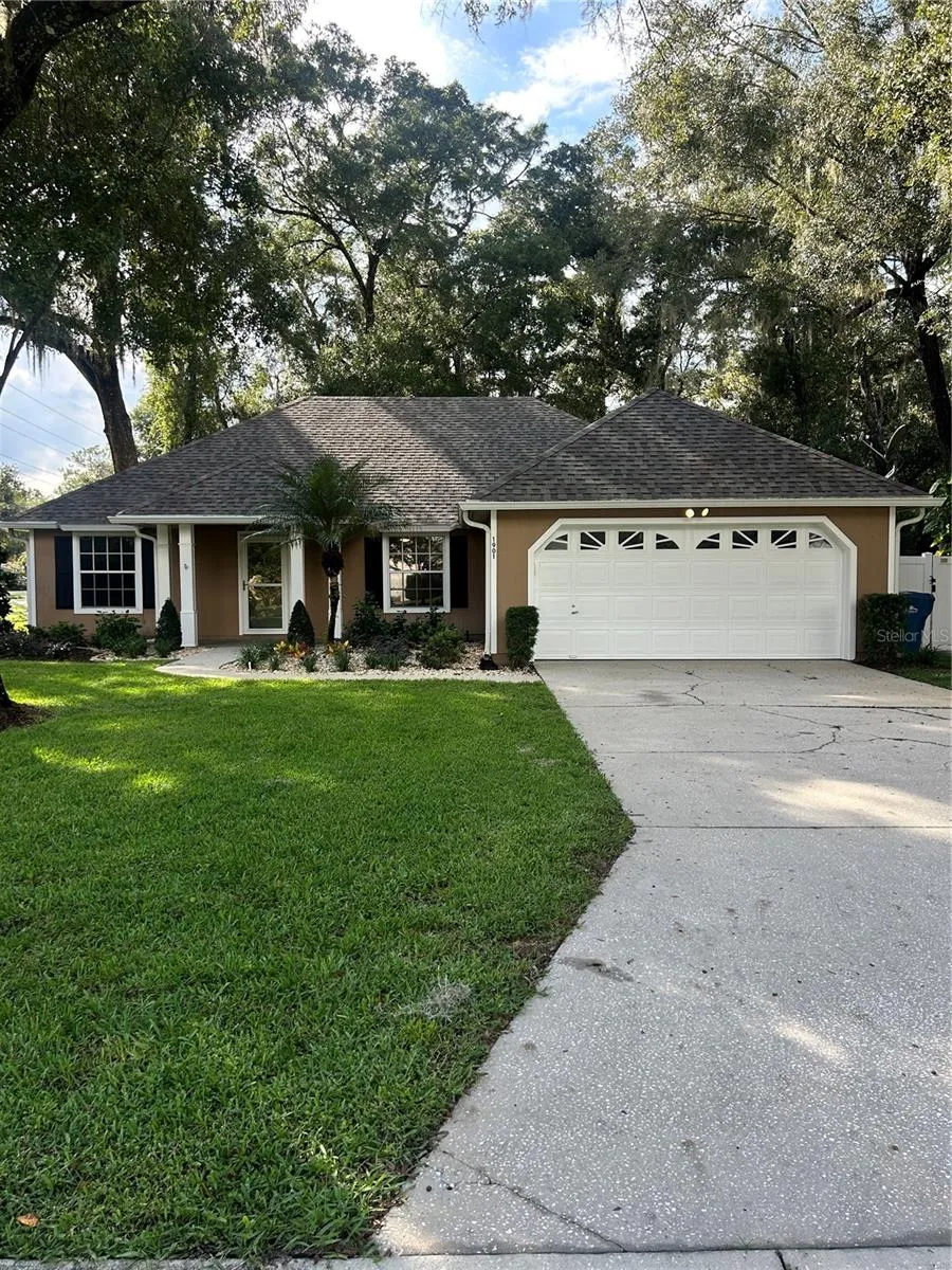 1901 KNOLTON AVE ORANGE CITY FL   3 BEDROOM/3 BATH SPLIT PLAN