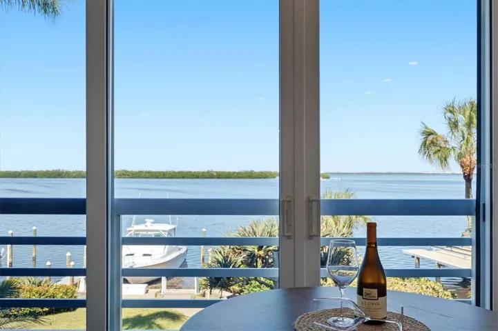 Enjoy live by the water from your home.