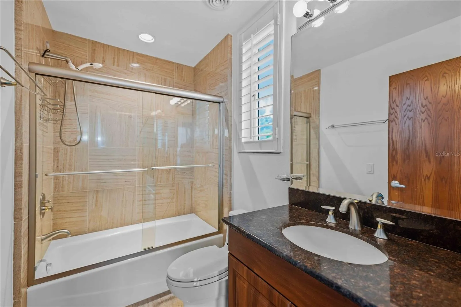 En suite bath 2