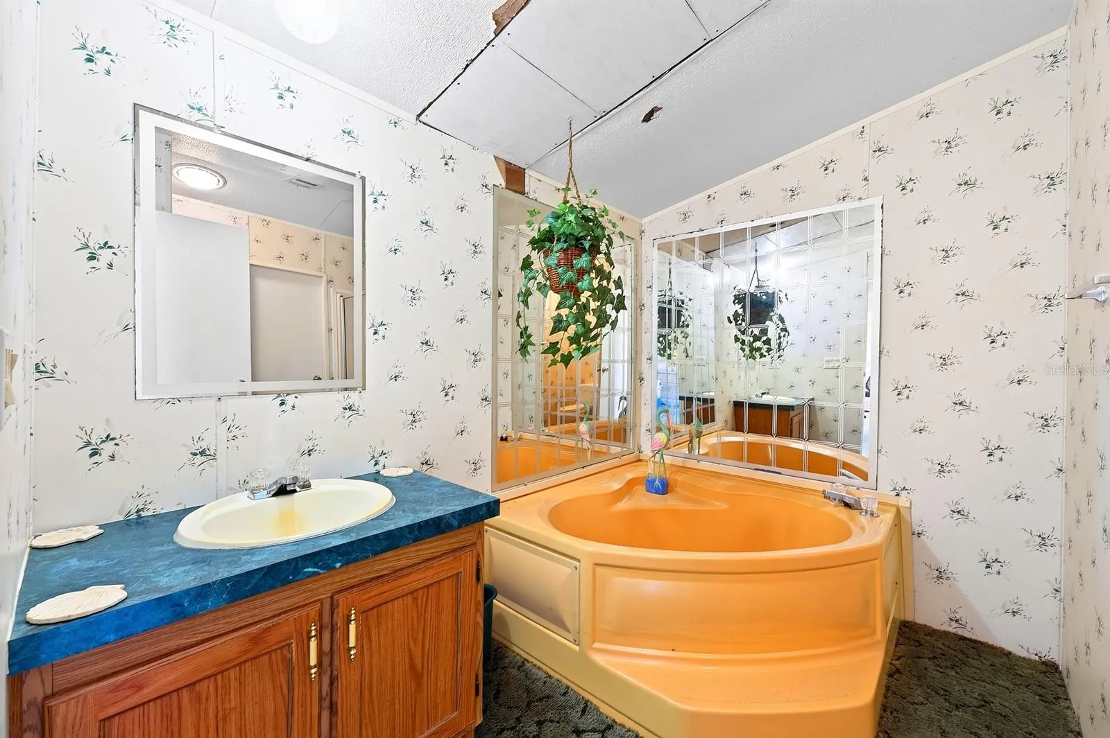 Primary en-suite.