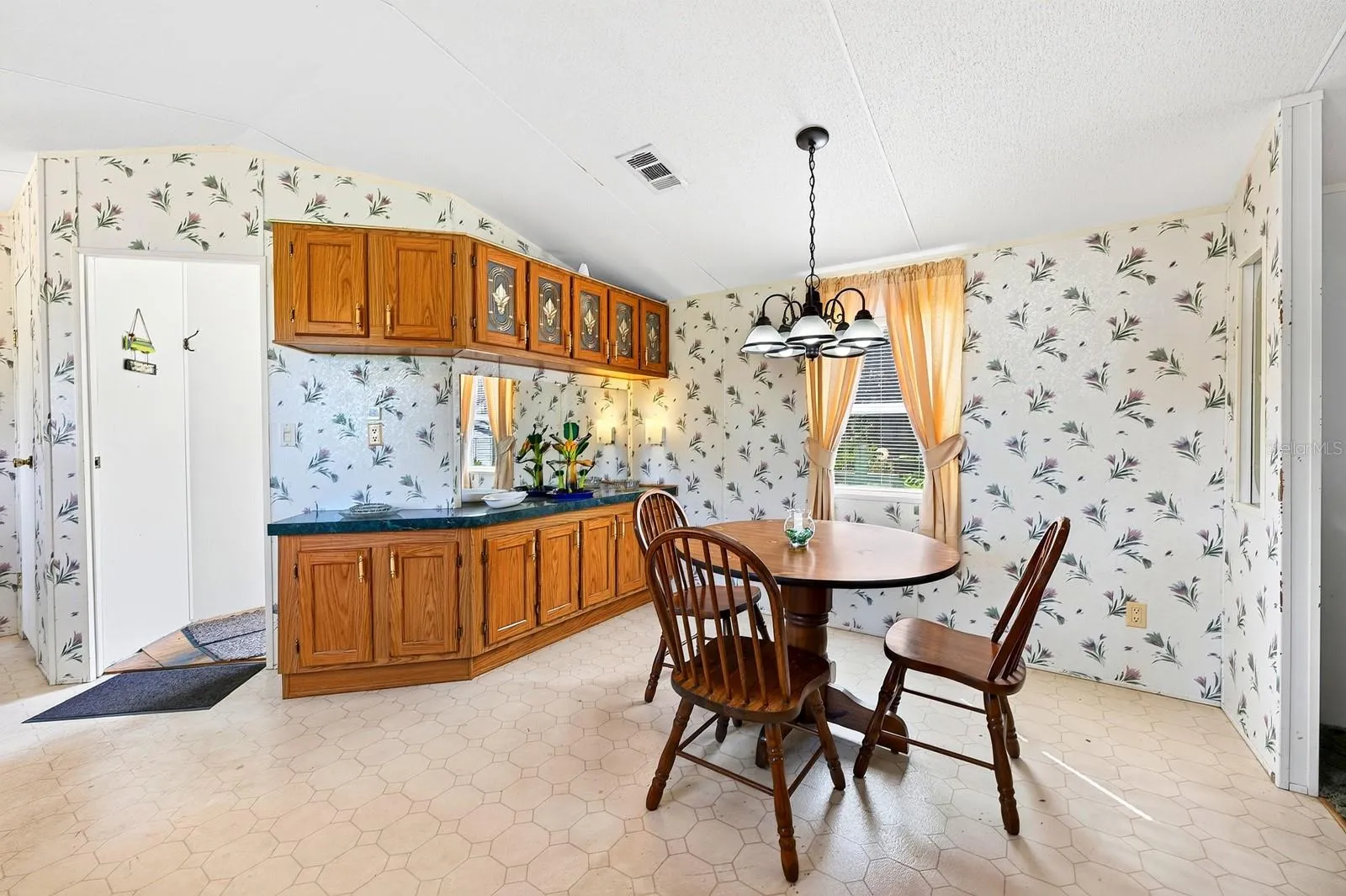 Eat-In Kitchen.