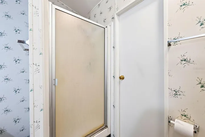 Primary en-suite bath.