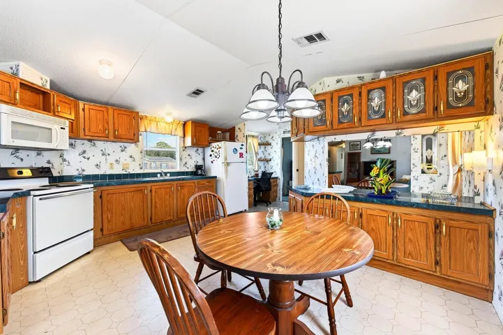 Eat-In Kitchen.