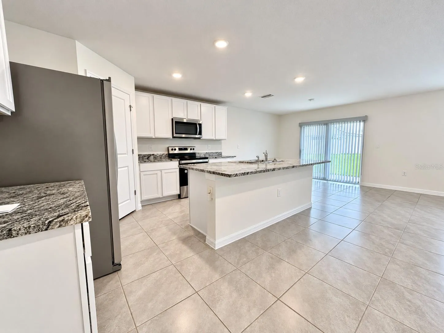 Kitchen & dining area