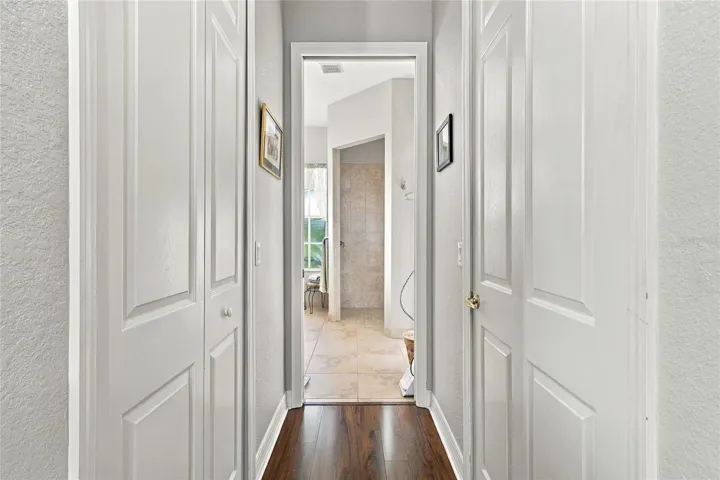 MB 2 walki-in closets