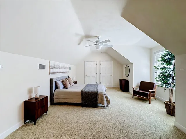 5th bedroom - Upstairs