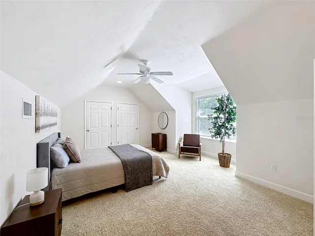 5th bedroom - Upstairs