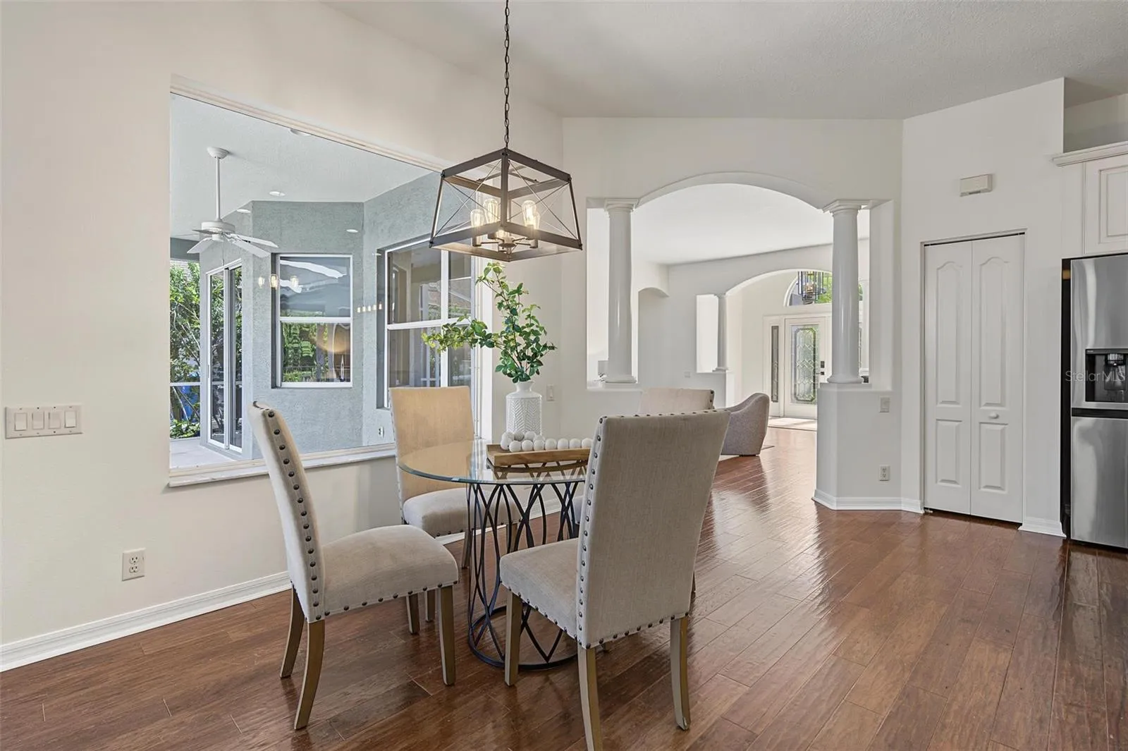 eat in area in kitchen