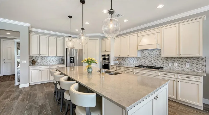 This large center island is perfect for a night of gathering and entertaining.