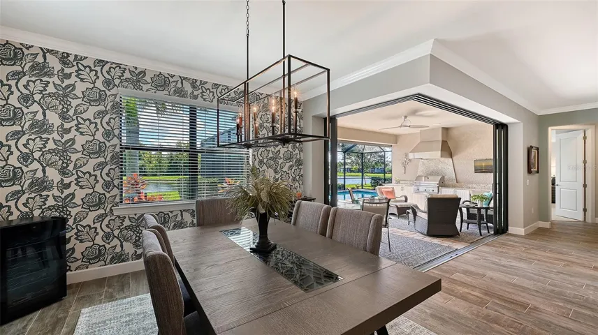 Fully pocking zero-corner sliders disappear to unveil an imppressive lanai.