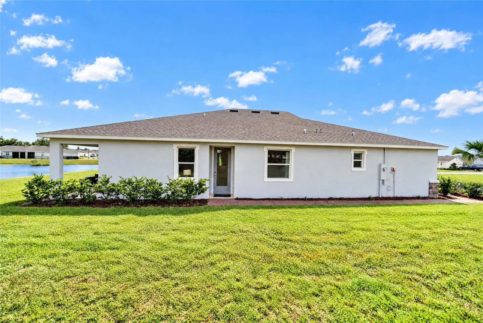 SIDE YARD/SIDE OF HOME