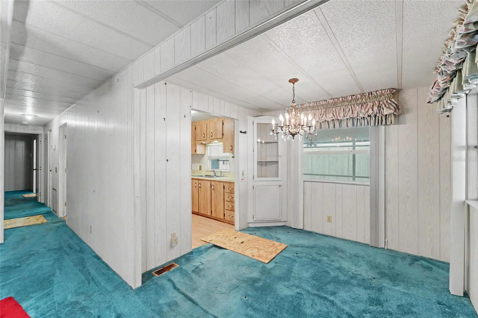 Access kitchen from either direction