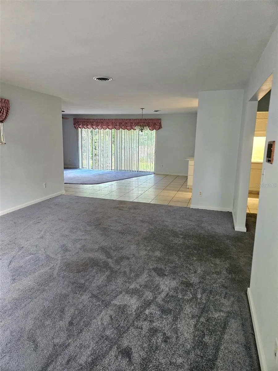 Living Room/Dining