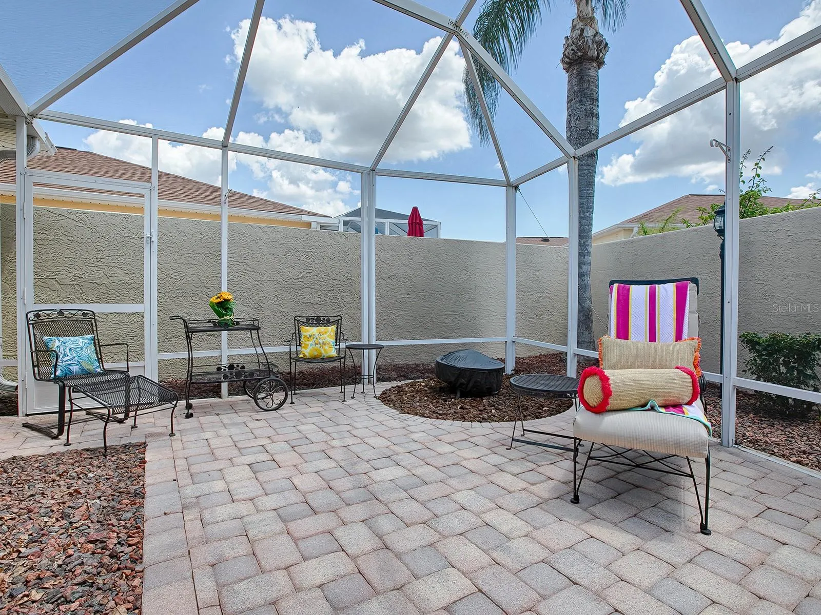 Large Lanai (furniture shown for staging purposes only)