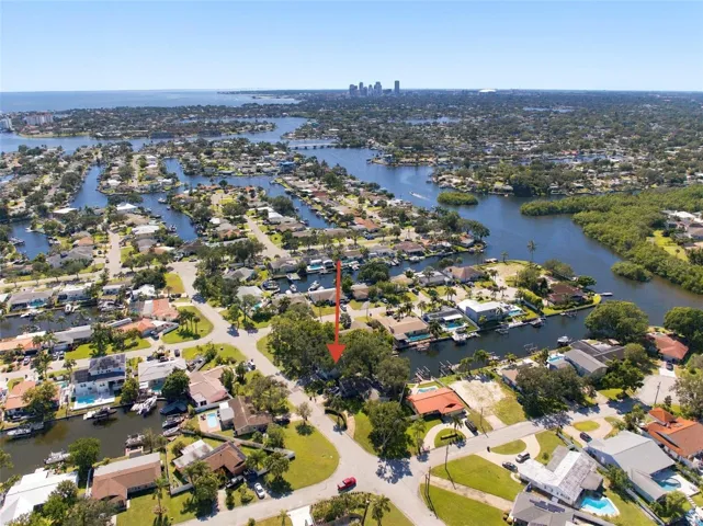 When you are ready for more, Downtown St. Petersburg, with its vibrant mix of art, culture, dining, and museums, are within easy reach.
