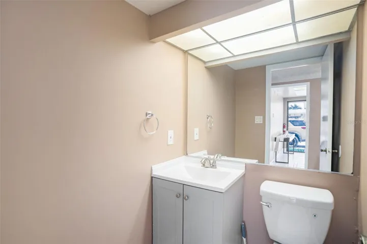 1st Floor guest half bath