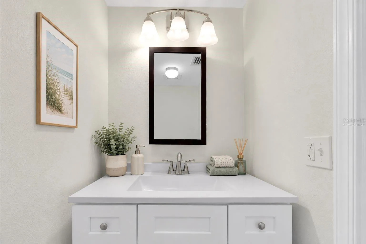 Virtually Staged: Guest Bathroom