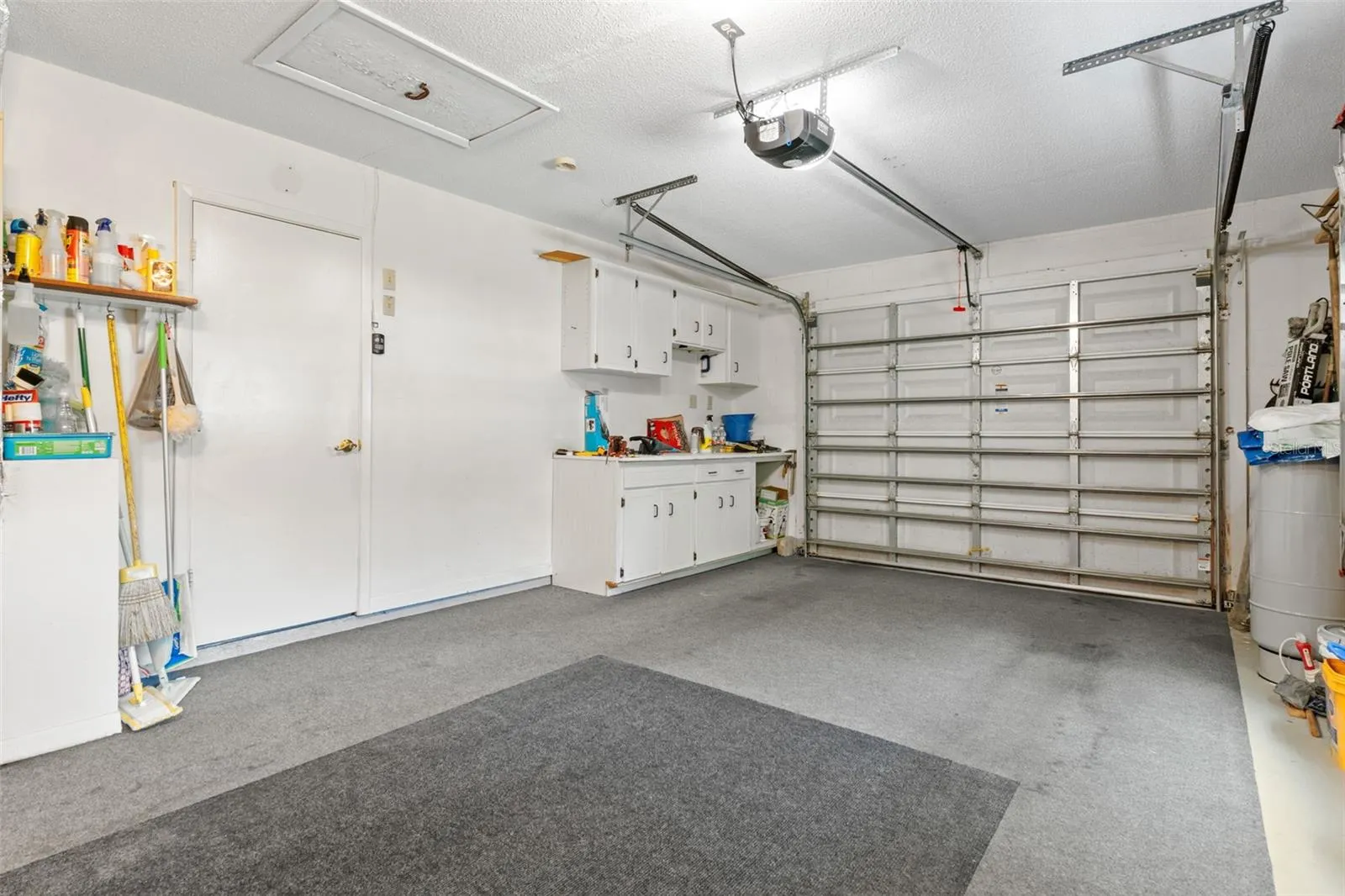 Garage w/ Workbench