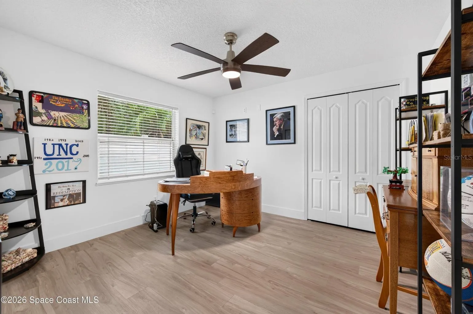 Versatile bedroom or home office