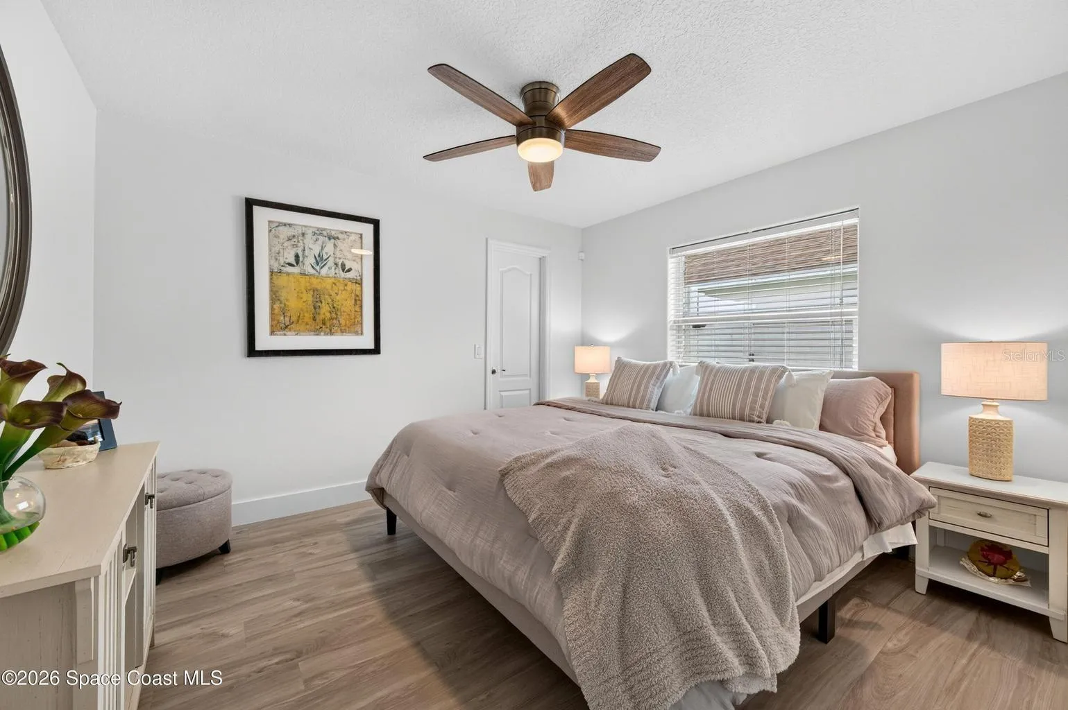 Guest bedroom with ceiling fan