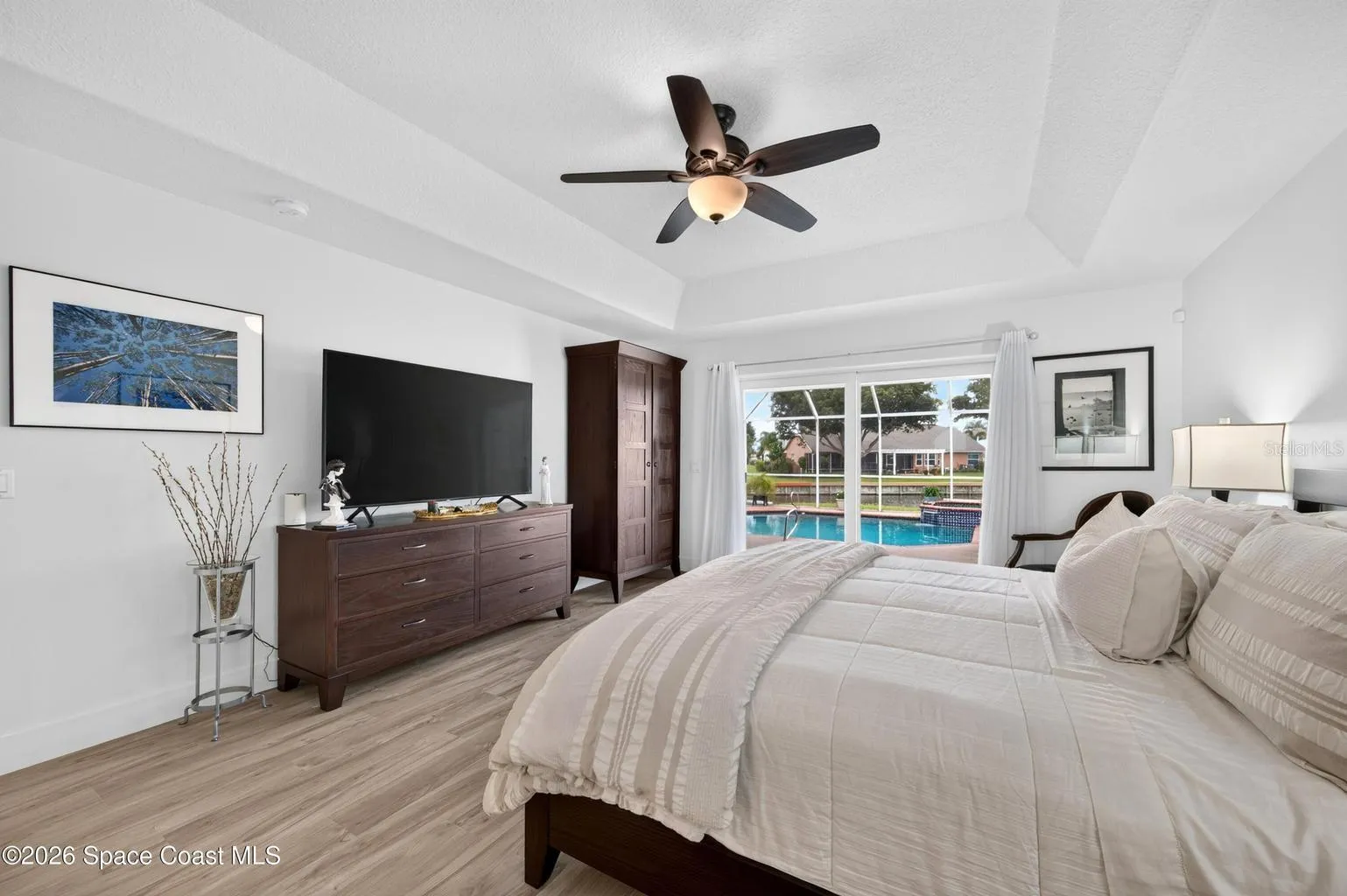Primary suite with pool and lake views